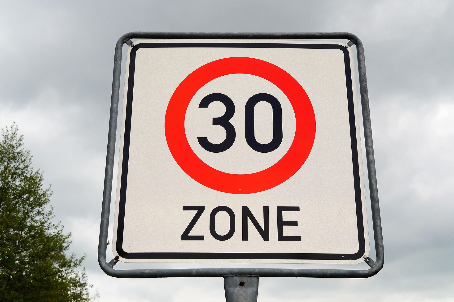Vanaf vandaag 2 mei is de Molenlei zone 30